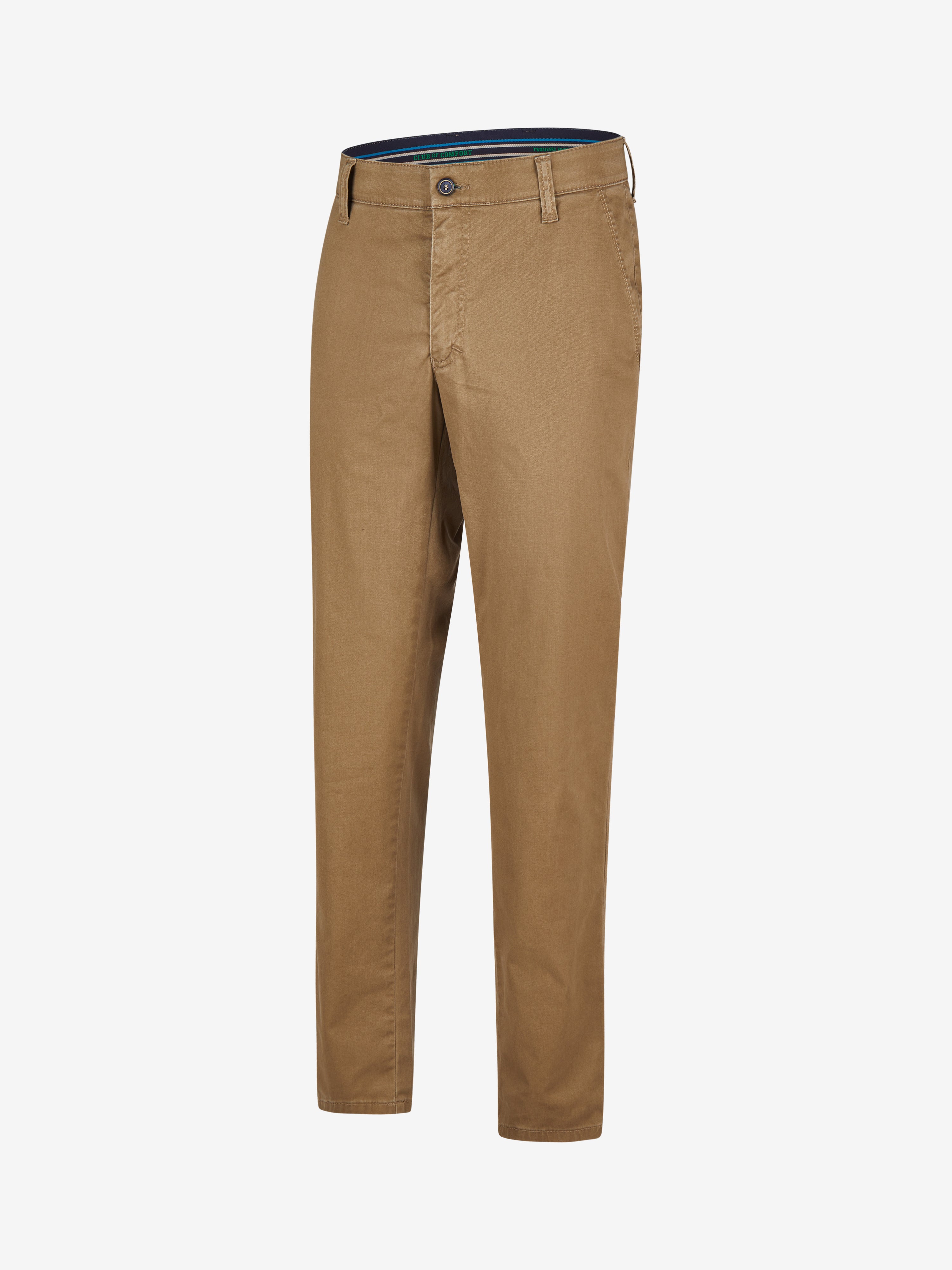 Hellbraune Flat Front-Hose GARVEY 6701 von Club of Comfort mit elastischem Komfortbund, Hemdenstopper, dezentes Seiten- und Gesäßtaschen-Kontrast, aus Baumwoll-Broken-Twill mit High Stretch, sommerlicher Fade-Out-Färbung, normale Leibhöhe, schmalere Fußweite, Regular Fit, ideal für Frühjahr/Sommer.