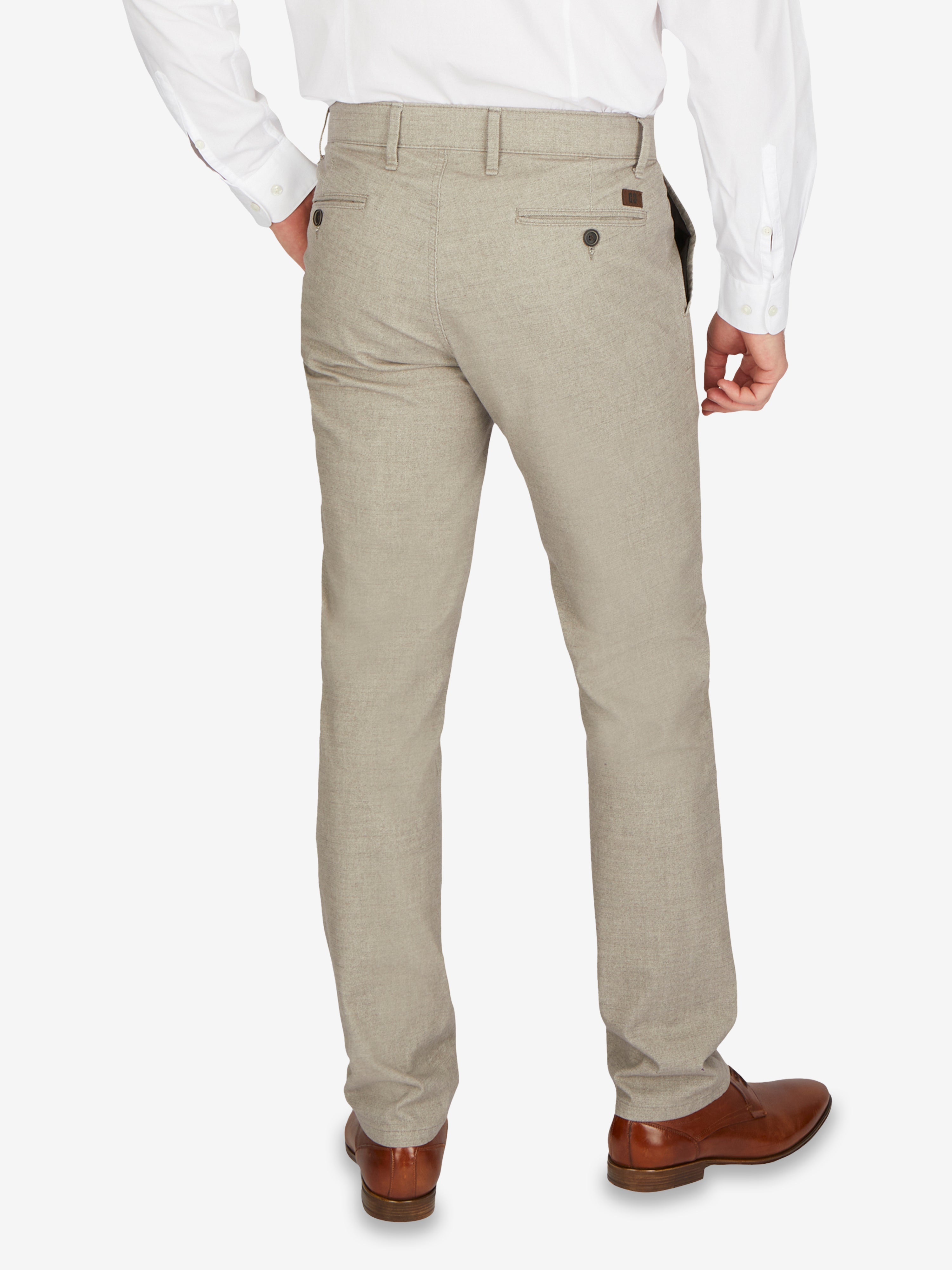 Herrenhose GARVEY 7631 in hellgrau melange, aus Baumwoll-Struktur-Mischgewebe mit Woll-Optik, Slim-fit, mit elastischem Komfortbund und Hemdstopper, klassische Flat Front, langlebig, geeignet für Herbst/Winter, mit stretch und OEKO-TEX Standard 100, von Club of Comfort.