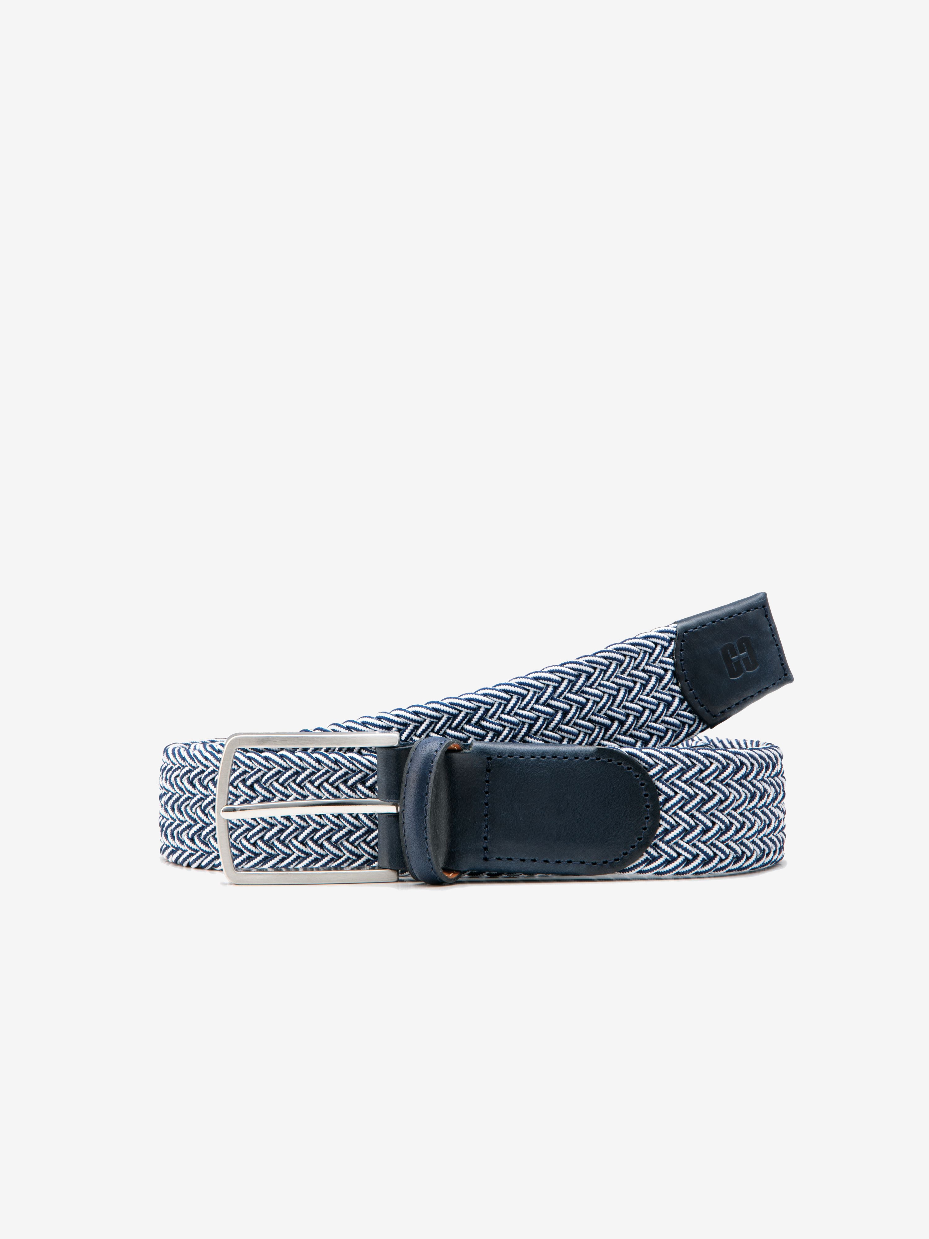 Blauer sportlicher Stretch-Gürtel von Club of Comfort mit Two-Tone-Flecht-Design, Logoprägung in Lederspitze, polierter Metallschließe, Breite 3,4 cm, Längen 90-125 cm, aus Polyester, für Ganzjahres- und Freizeitmode.