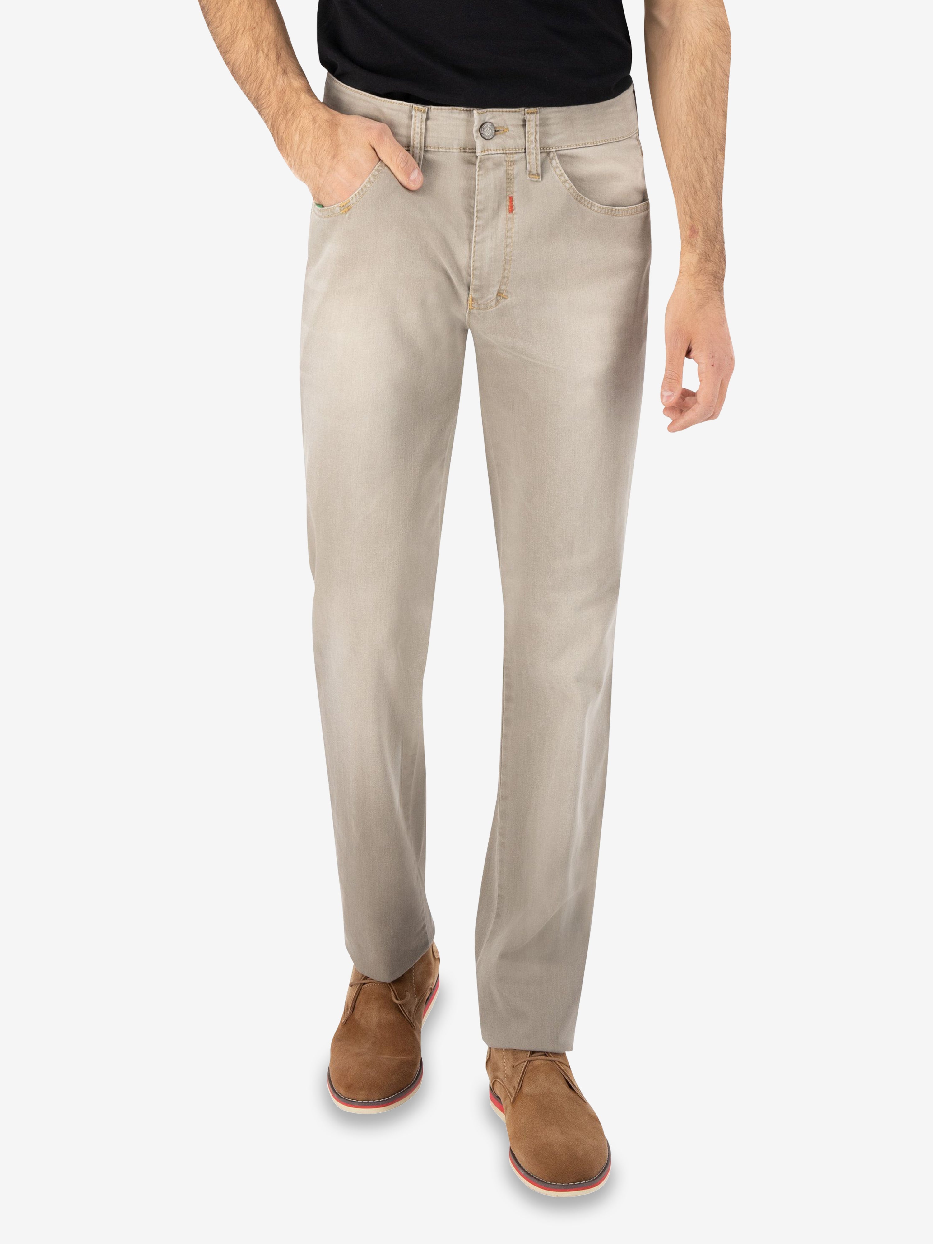 Hose "HENRY 6516" in beige (gewaschen) von Club of Comfort, mit 6-Pocket-Design, elastischem Doppelstoffbund, Hemdstopper, Mobile Pocket in rechter Vordertasche, Kontrast-Münztasche, aus leichtem, strapazierfähigem Super High Stretch-Denim mit T400, normaler Leibhöhe, schlankem Bein, Made in Green by Oeko-Tex, für Aktiv und Freizeit, ganzjahres tauglich.