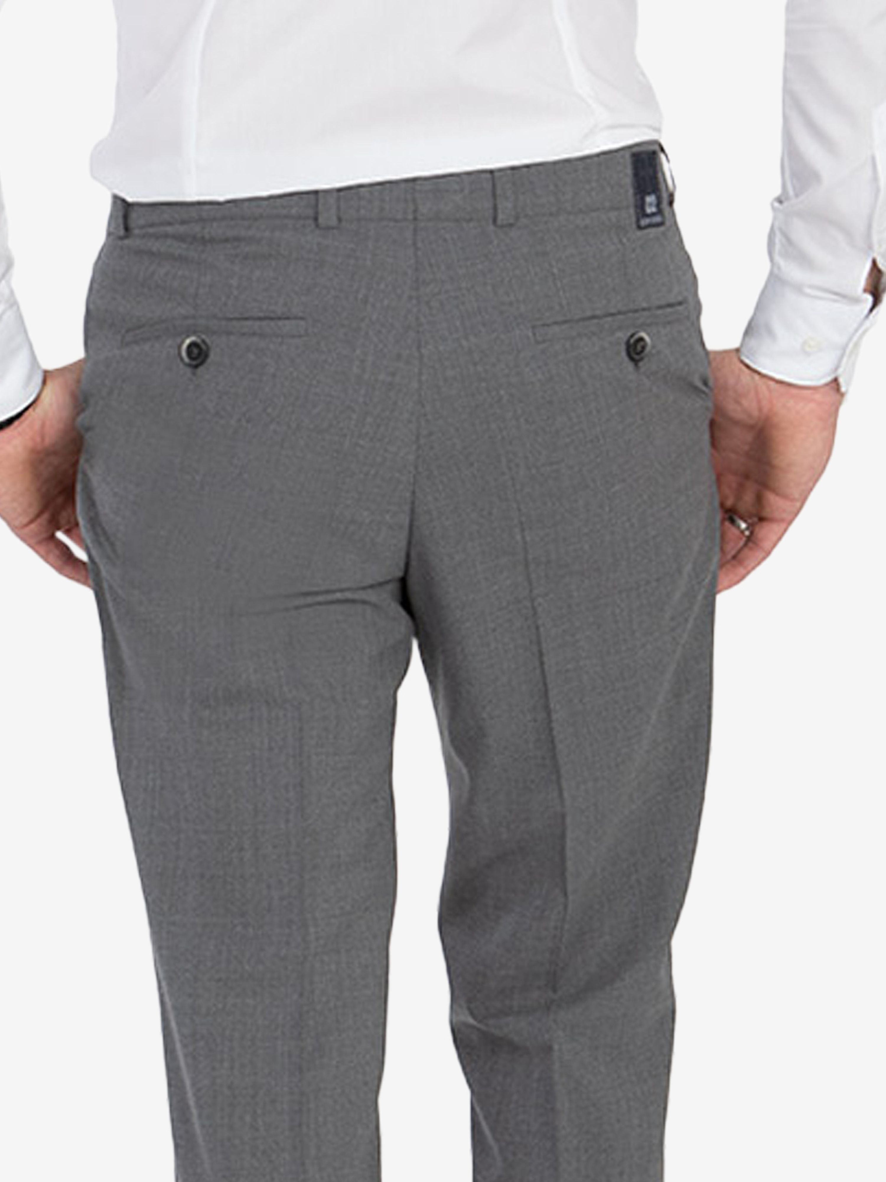 Hose SANTOS 2590 in Mittelgrau von Club of Comfort, mit Flat Front, Hemdenstopper, elastischem Komfortbund, praktischer Bundverlängerung mit Knopf und Haken, geradem Bein, aus maschinenwaschbarer Woll-Misch-Qualität, Regular Fit, niedriger Leibhöhe, für Ganzjahres-Nutzung.