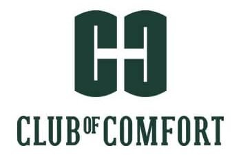 Das Logo des CLUB OF COMFORT zeigt einen großen, stilisierten Buchstaben "C" und "H" in dunklem Grün, darüber befindet sich der Schriftzug "CLUB OF COMFORT" in ebenfalls dunklem Grün.