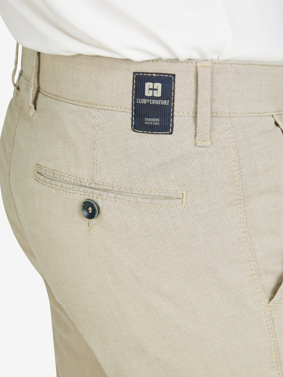 Beige GARVEY 8108 Flat Front-Hose aus Baumwolle mit Komfortbund, schmaler Beinverlauf, normaler Leibhöhe, elastisch, mit Label am Sitz und zurücke Paspeltasche, hergestellt von Club of Comfort für Frühling/Sommer.