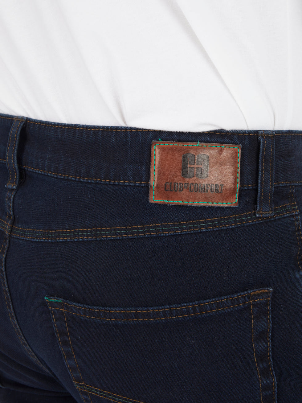 Dunkelblaue 5-Pocket Jeanshose von Club of Comfort, Modell HENRY-Z7054 mit elastischem Doppelstoffbund, Hemdstopper und separater Mobile Pocket in der rechten Vordertasche. Hoch elastisches Bi-Stretch-Denim mit T400-Beimischung, formstabil, reguläre Leibhöhe, schlankes Bein, Komfortbund, Ganzjahres-Jeans.
